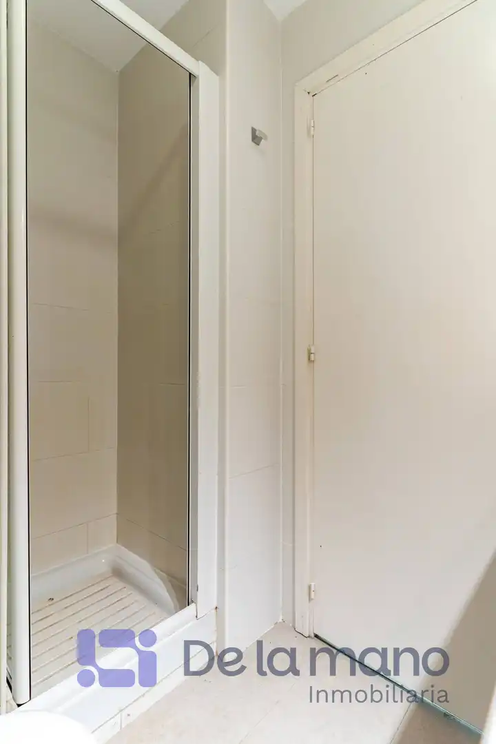 Baño de Estudio de alquiler en Madrid con Aire acondicionado, Calefacción y Amueblado