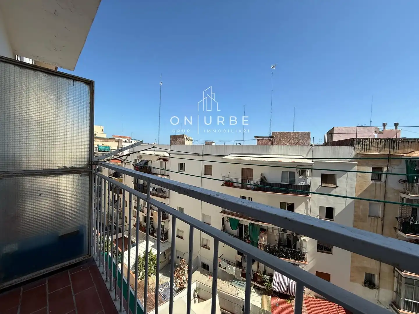 Vista exterior de Piso en venta en Badalona con Parquet, Terraza y Horno