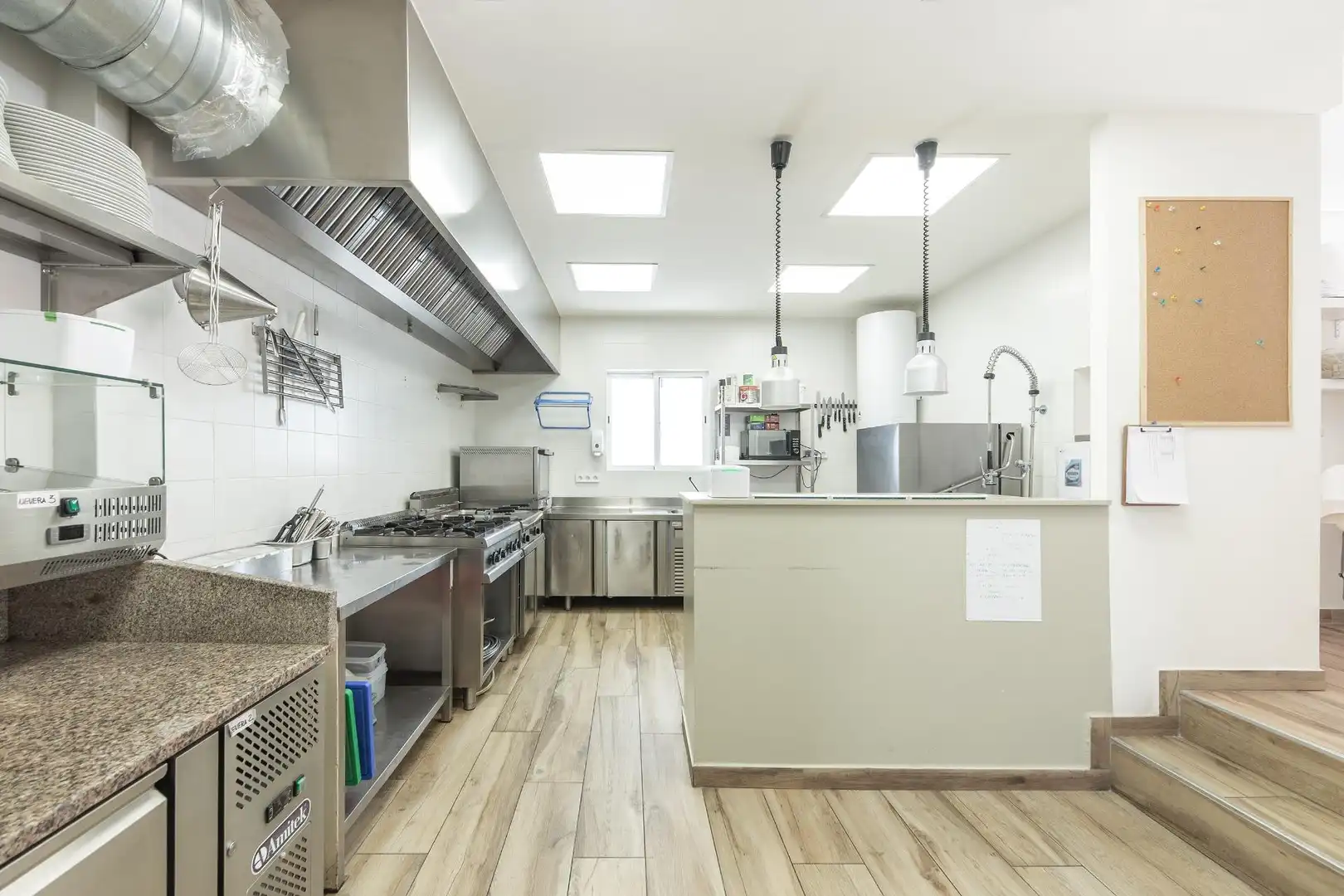 Küche von Geschaftsraum zum Verkauf in  Palma de Mallorca mit Klimaanlage, Terrasse und Möbliert