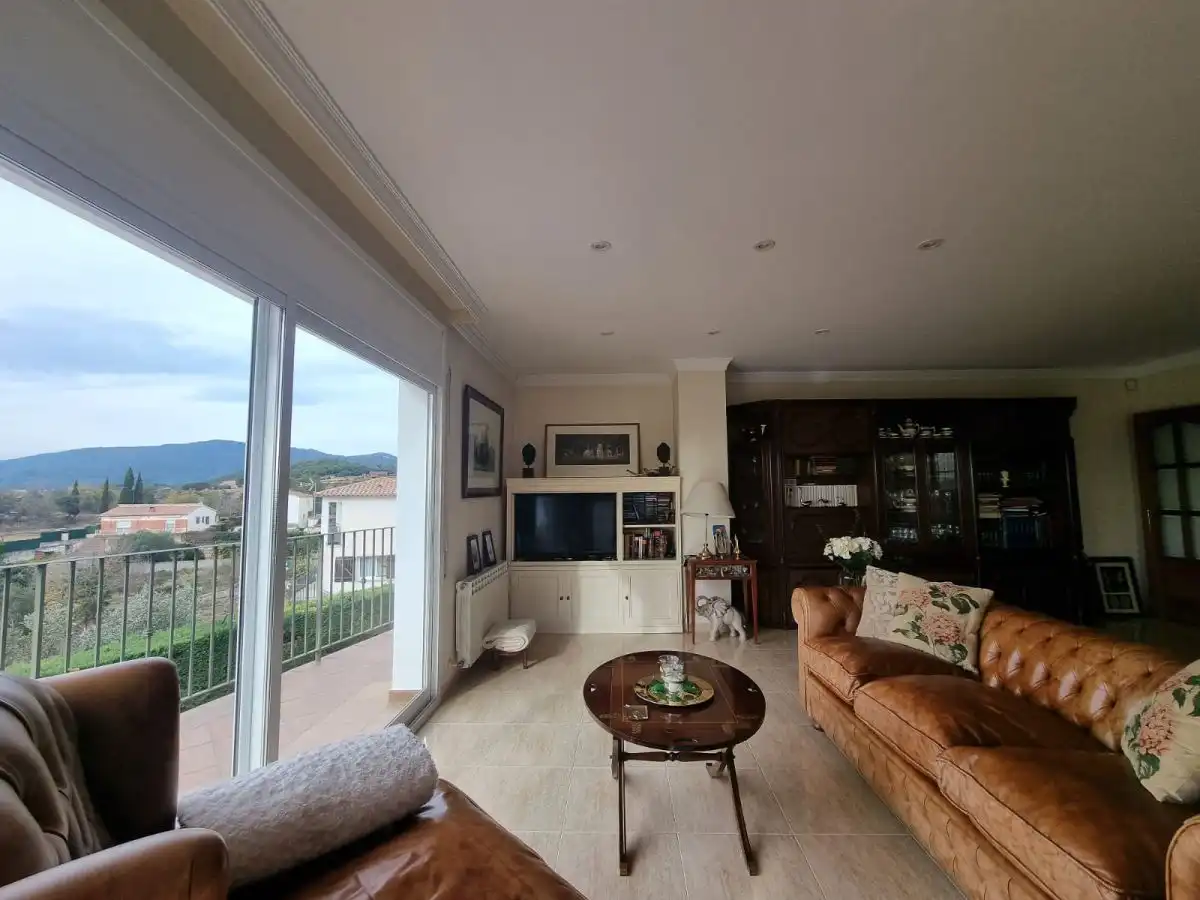 Sala d'estar de Casa o xalet en venda en Caldes de Montbui amb Aire condicionat, Calefacció i Terrassa