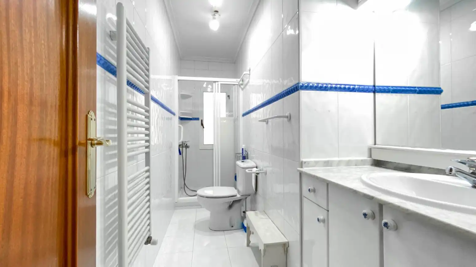 Badezimmer von Wohnung zur Miete in Santander mit Heizung, Parkett und Möbliert