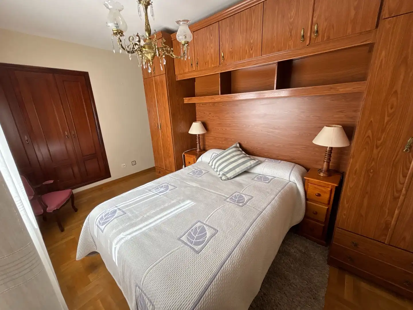 Habitación de Piso de alquiler en Oviedo  con Calefacción, Parquet y Amueblado