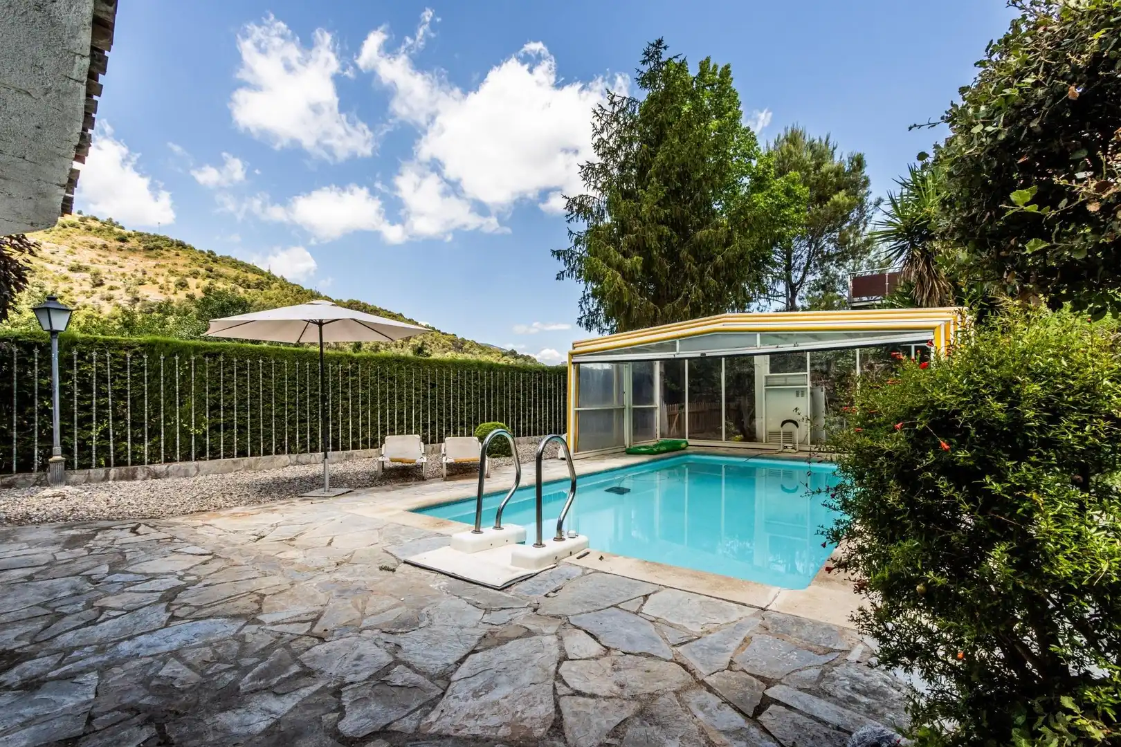 Piscina de Casa o xalet en venda en Castellar del Vallès amb Jardí privat, Terrassa i Piscina