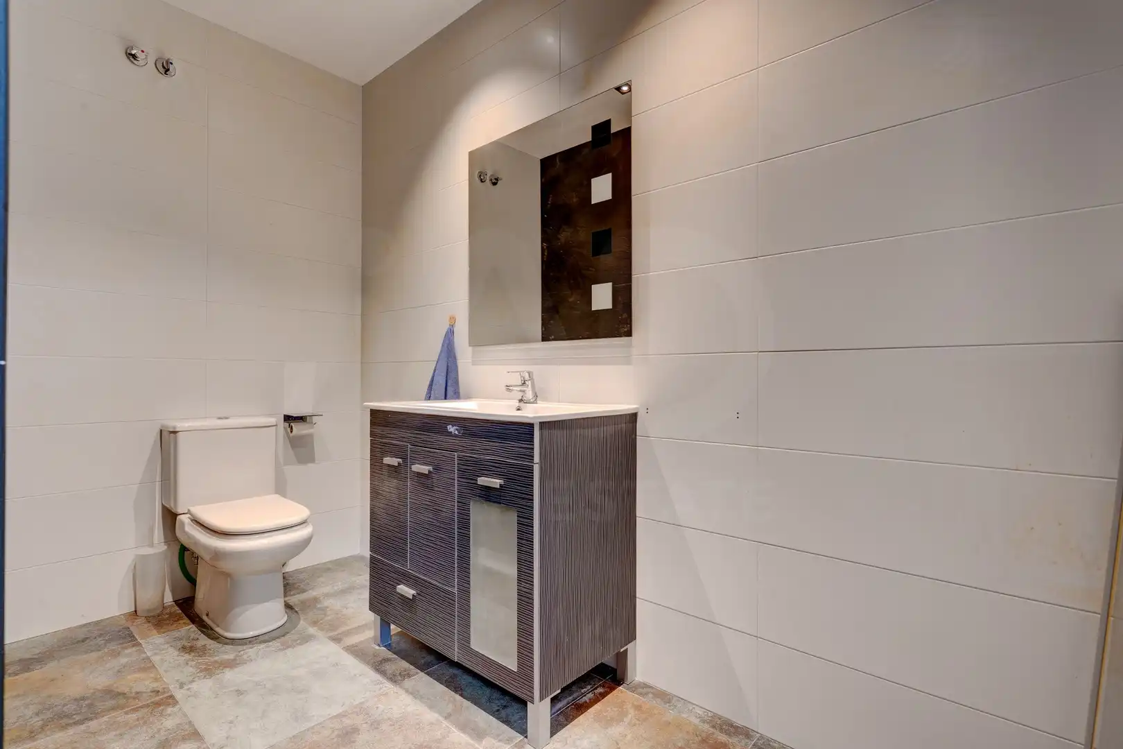Badezimmer von Geschaftsraum zur Miete in Ortuella