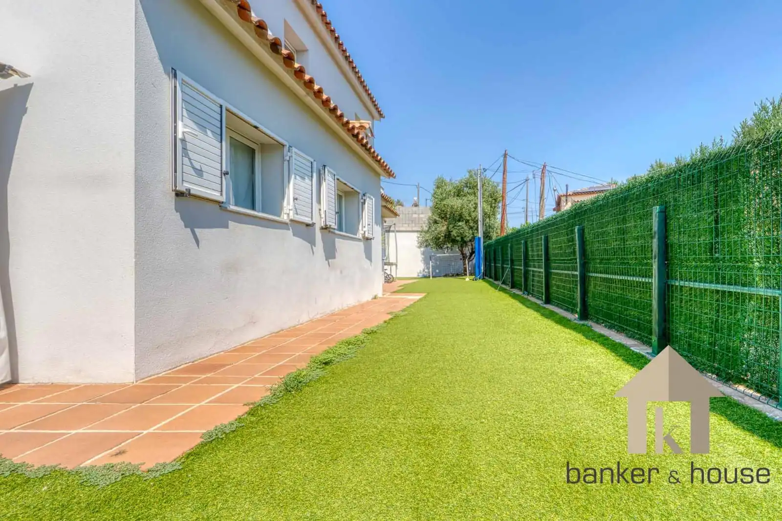 Vista exterior de Casa adosada en venta en Cerdanyola del Vallès con Aire acondicionado, Jardín privado y Terraza