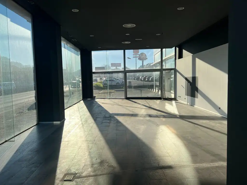 Nave industrial de alquiler en Oleiros con Calefacción
