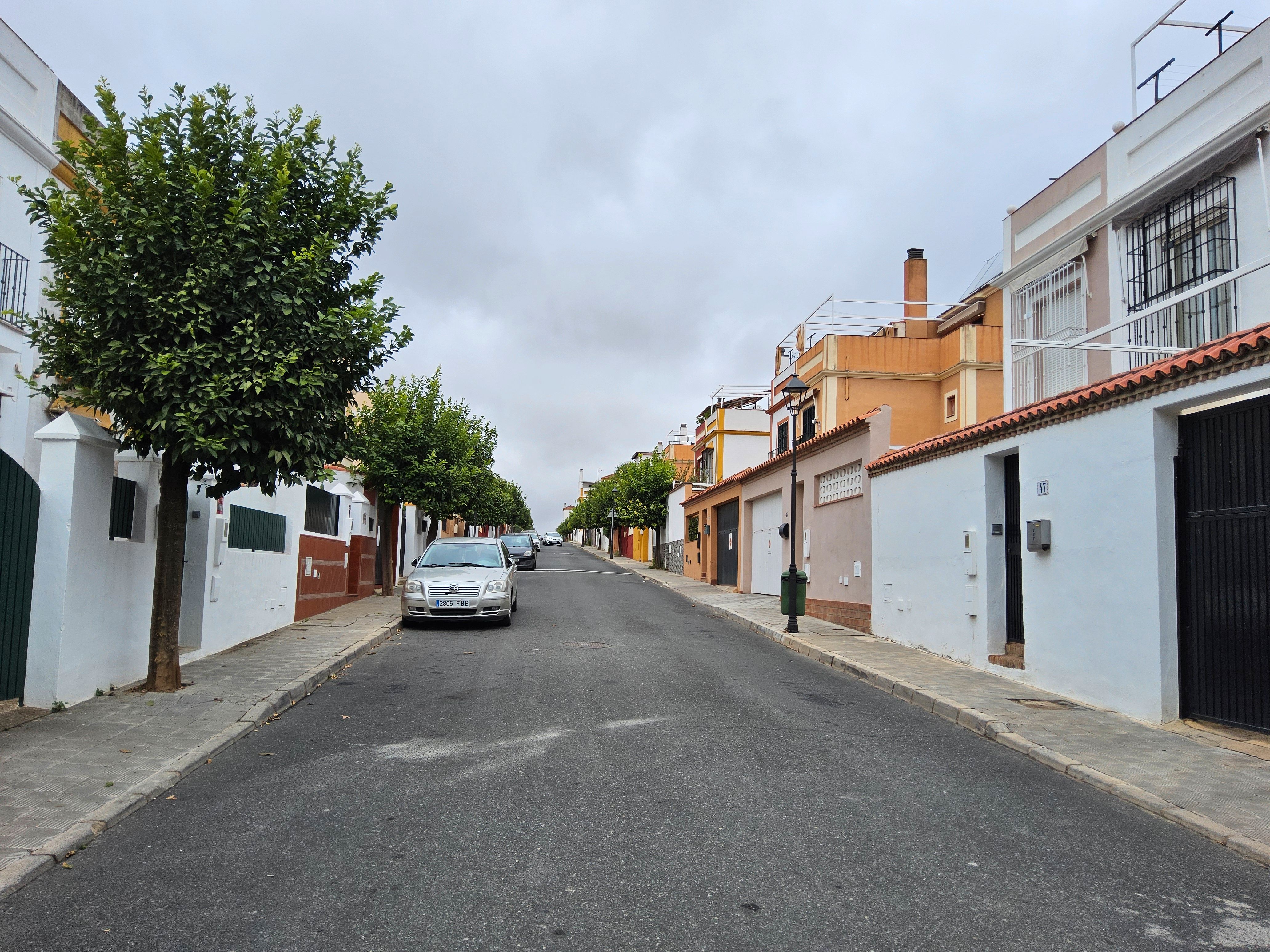 Vista exterior de Casa adosada en venda en Castilleja de Guzmán amb Traster, Piscina i Balcó