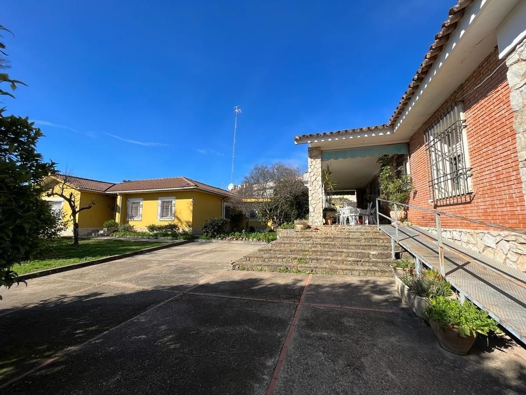 Casa o chalet en venta en  MADRES ESCOLAPIAS, El Brillante -El Naranjo - El Tablero