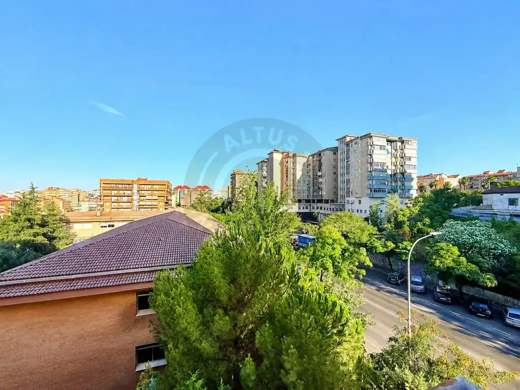 Vista exterior de Pis en venda en Cáceres amb Aire condicionat i Terrassa