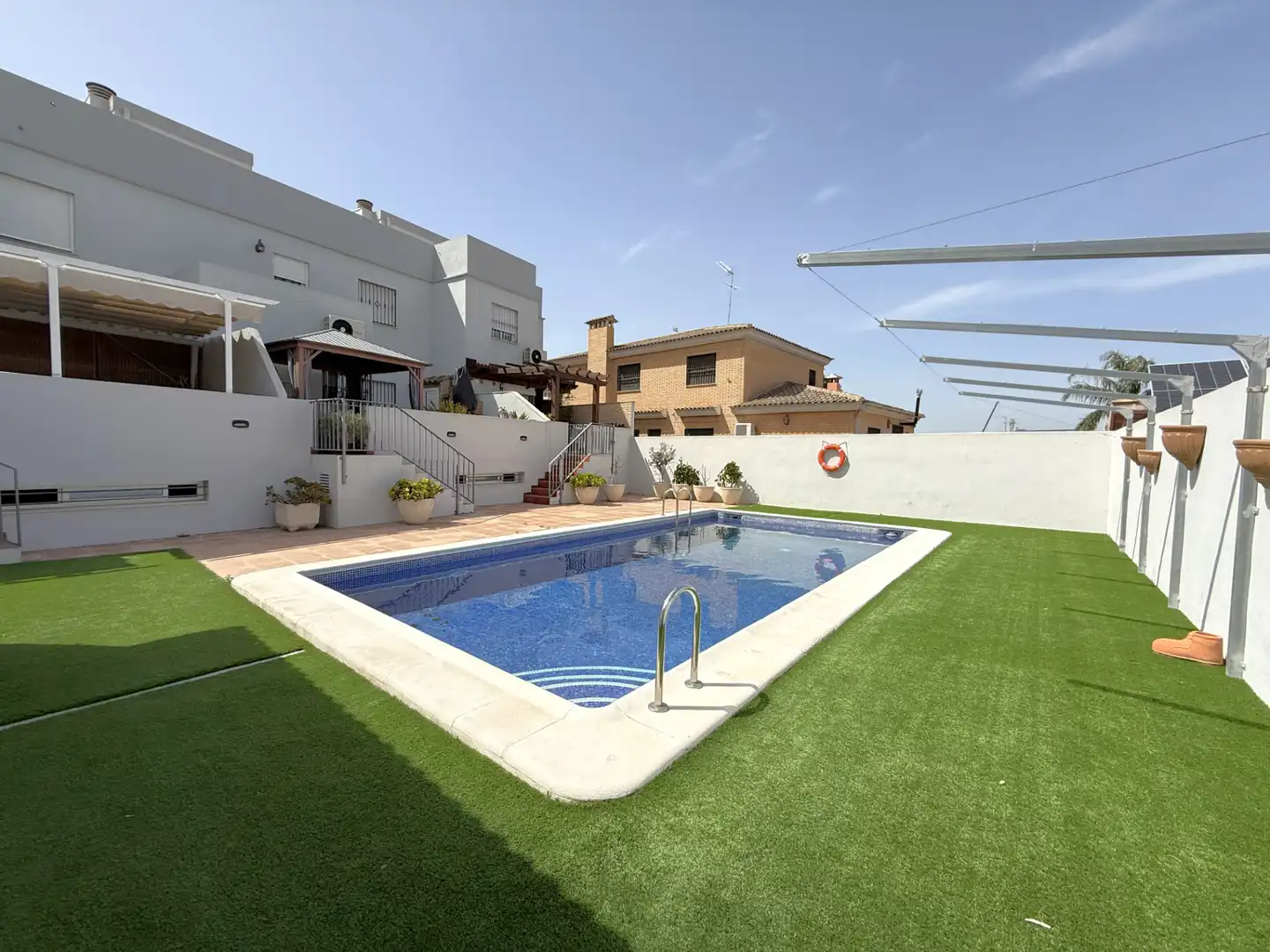 Piscina de Casa adosada en venta en Torrent con Terraza, Trastero y Piscina comunitaria