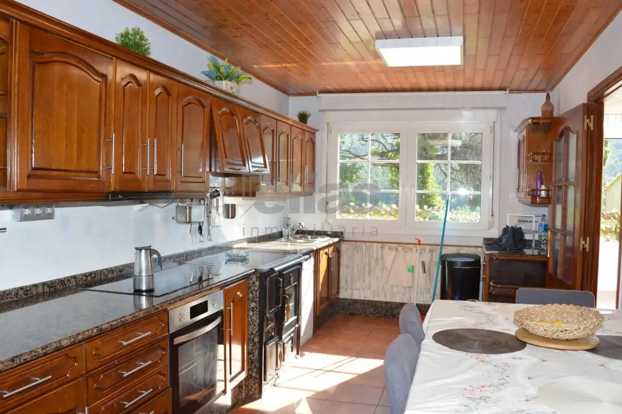 Kitchen of Houses for sale in Cabana de Bergantiños  with Heating and Private garden