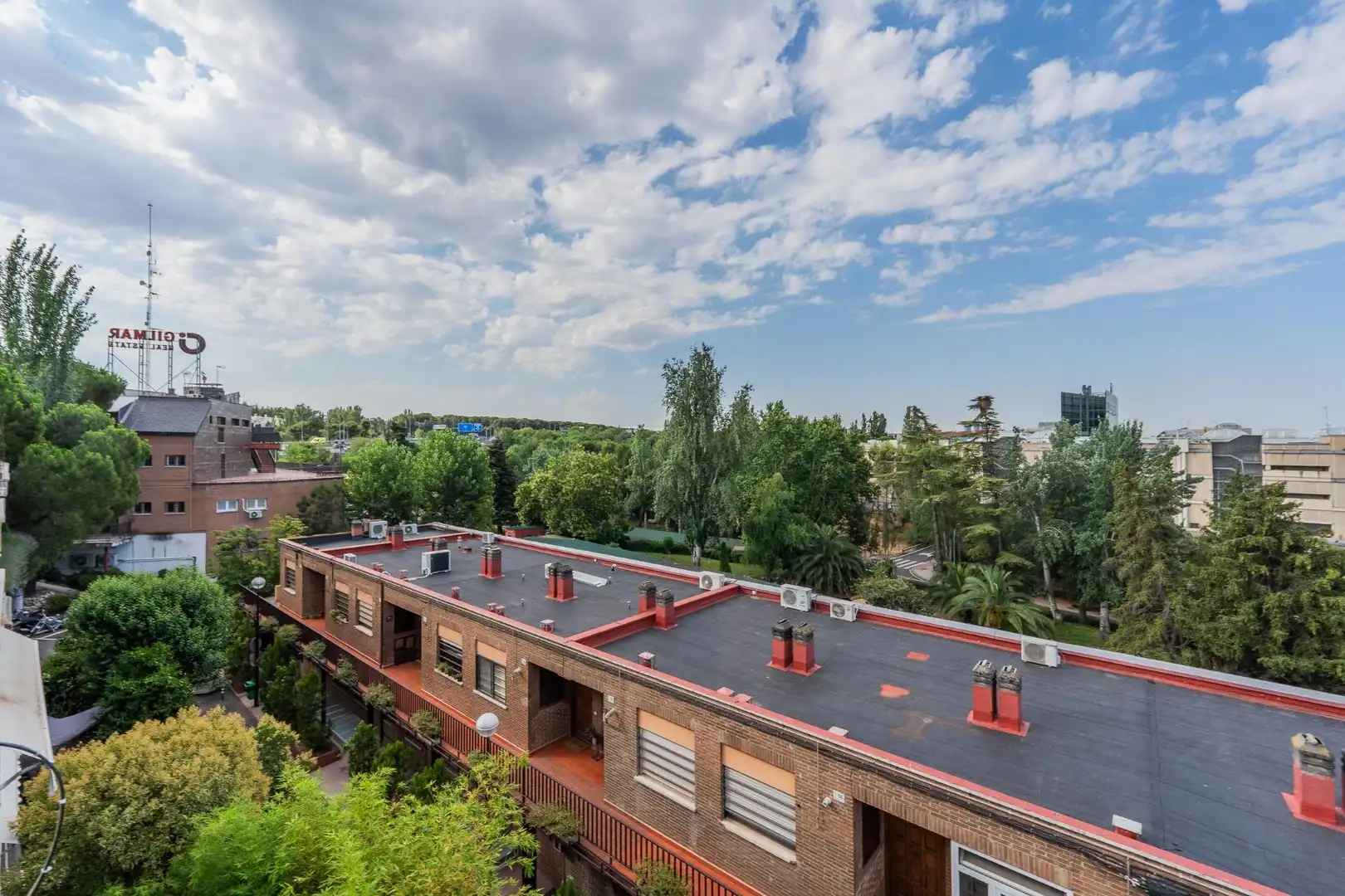 Terrasse von Maisonette zum Verkauf in La Moraleja mit Klimaanlage, Heizung und Privatgarten