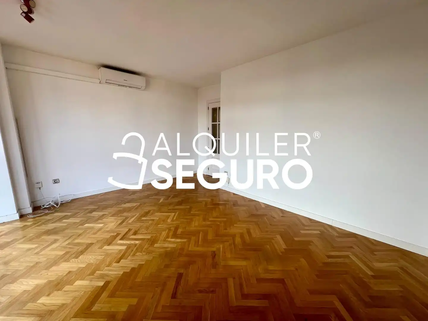 Bedroom of Flat for rent in Madrid  with Air Conditioner and Heating