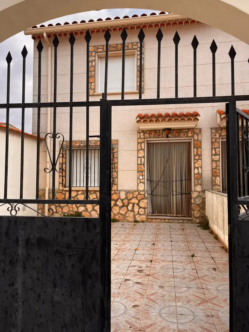 Vista exterior de Casa o chalet en venta en Vara de Rey con Amueblado