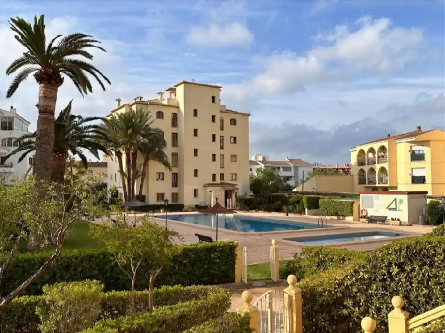 Außenansicht von Wohnungen zum Verkauf in Jávea / Xàbia mit Klimaanlage, Schwimmbad und Balkon