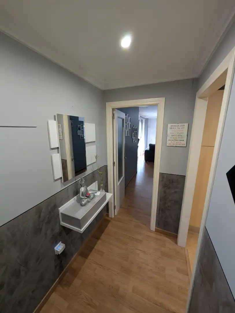 Wohnung zum Verkauf in Utrera mit Klimaanlage, Parkett und Abstellraum