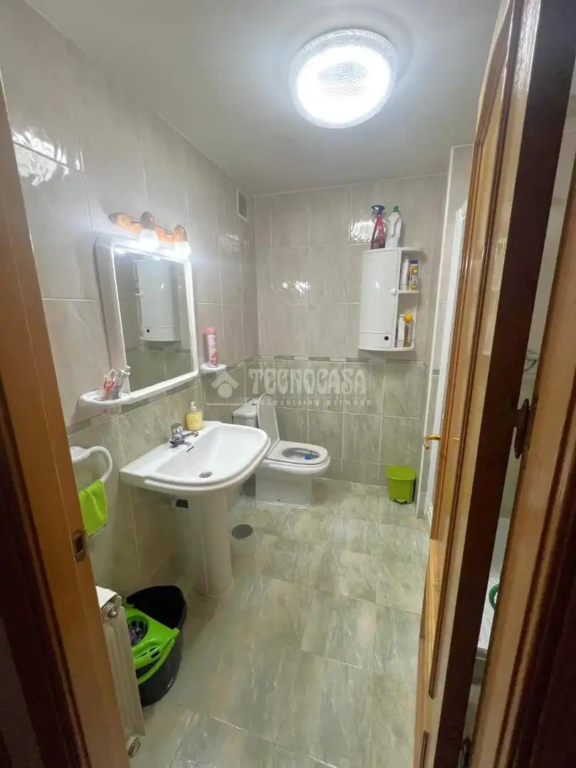 Baño de Piso en venta en Parla con Calefacción, Parquet y Trastero