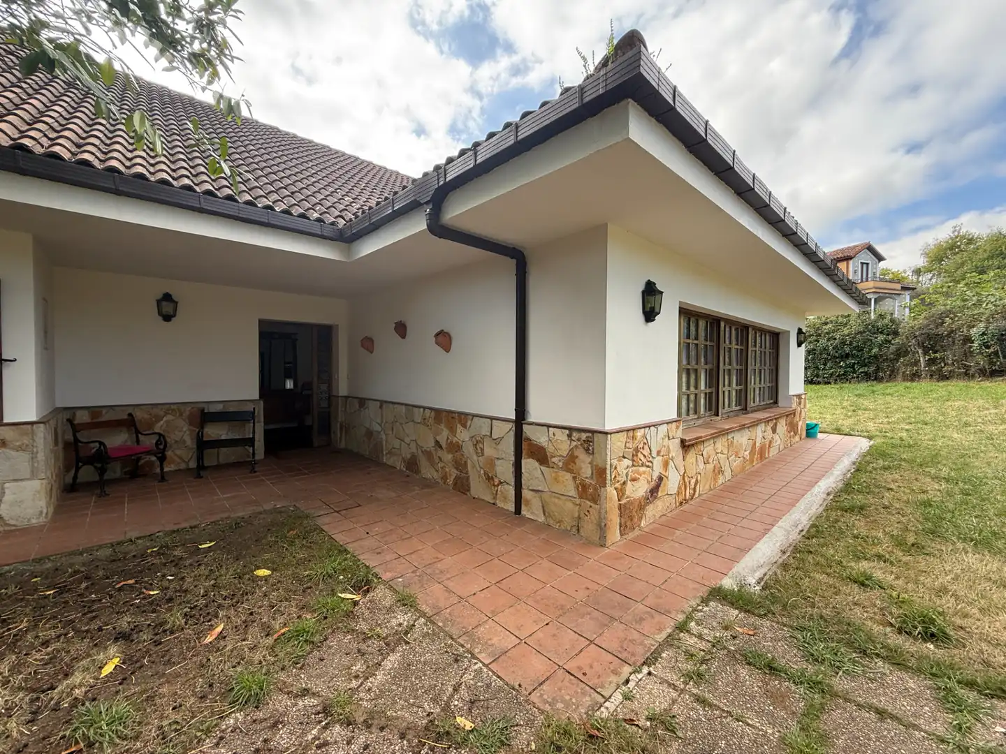 Außenansicht von Haus oder Chalet zum Verkauf in Gijón  mit Heizung, Privatgarten und Parkett