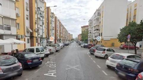 Foto 3 de Piso en venta en Avenida de Pino Montano, Cruz Roja,  Sevilla Capital