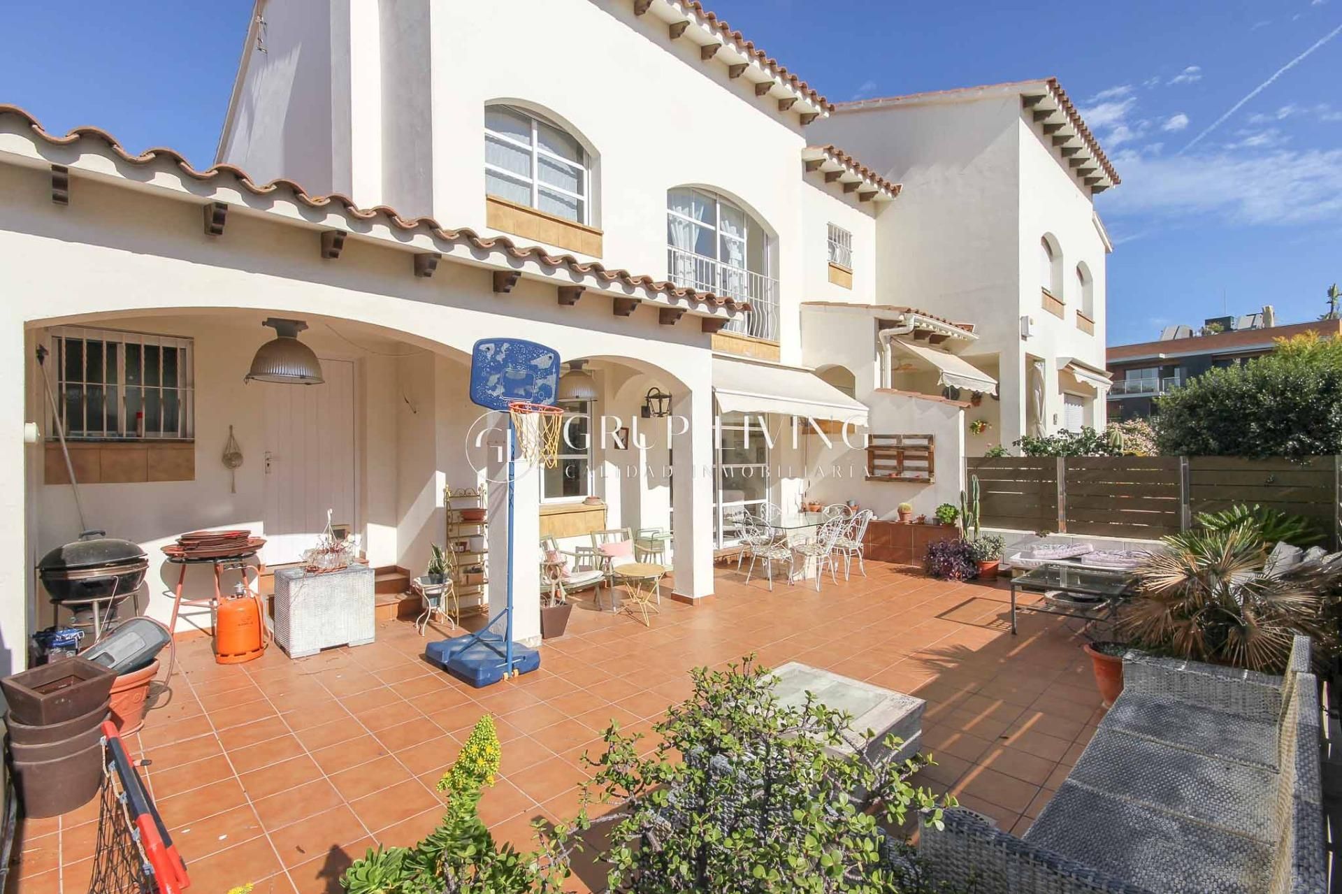 Exterior view of Single-family semi-detached for sale in Sitges  with Air Conditioner, Heating and Terrace