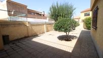 Vista exterior de Casa adosada en venda en Churriana de la Vega amb Terrassa i Piscina