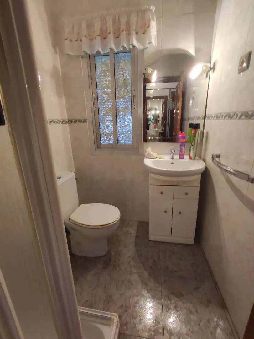 Badezimmer von Wohnung zur Miete in Plasencia mit Möbliert und Balkon