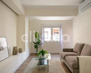 Sala d'estar de Pis en venda en  Madrid Capital amb Aire condicionat, Calefacció i Terrassa