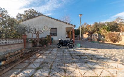 Vista exterior de Casa o xalet en venda en Tordera amb Aire condicionat, Calefacció i Jardí privat