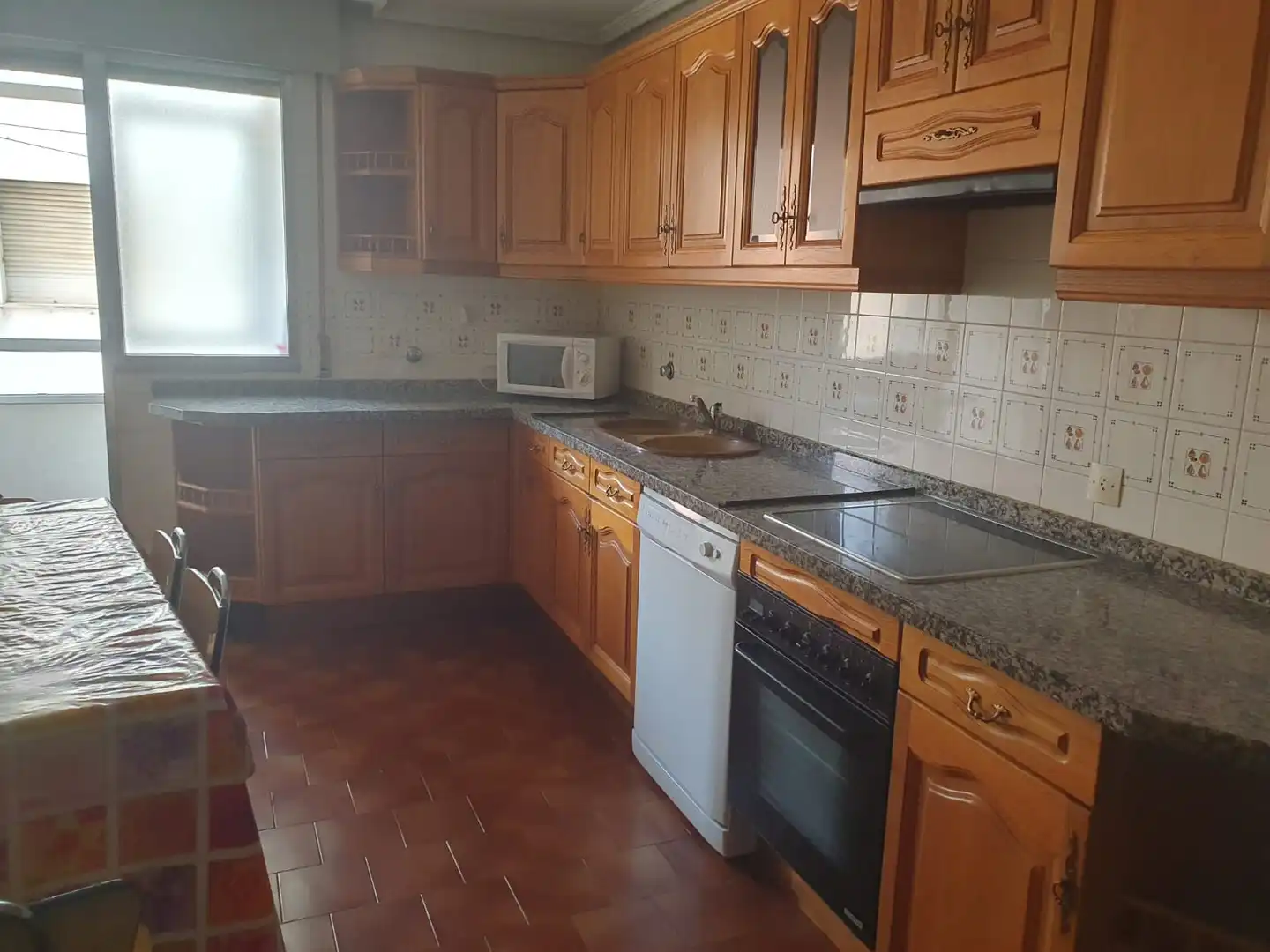 Küche von Wohnung zum Verkauf in León Capital  mit Heizung, Parkett und Terrasse