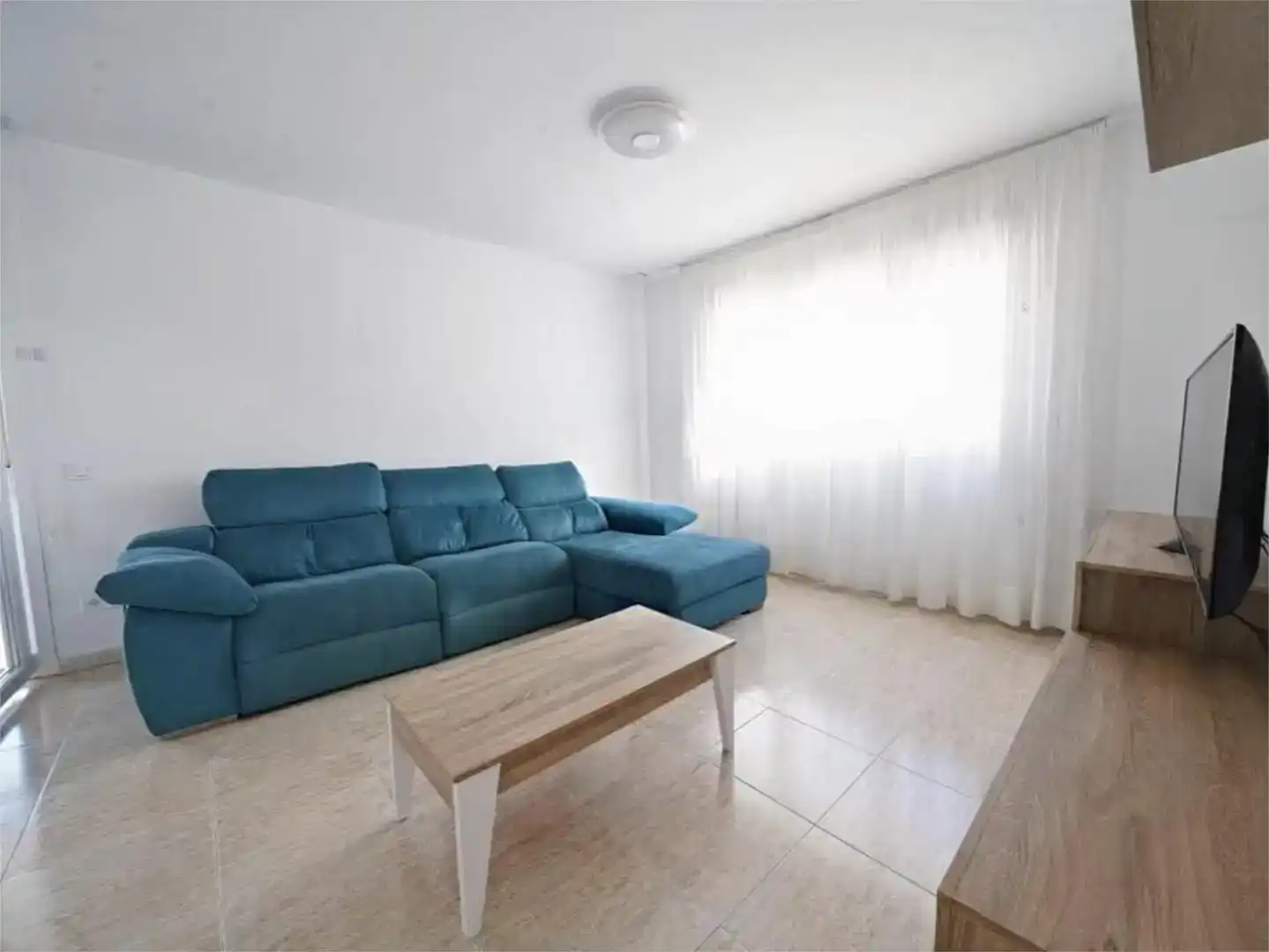 Sala d'estar de Casa o xalet en venda en El Campello amb Aire condicionat, Jardí privat i Traster