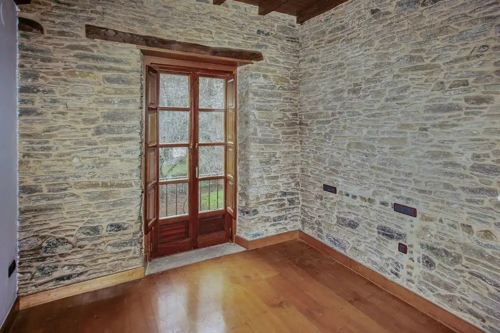 Buildings for sale in Vega de Valcarce