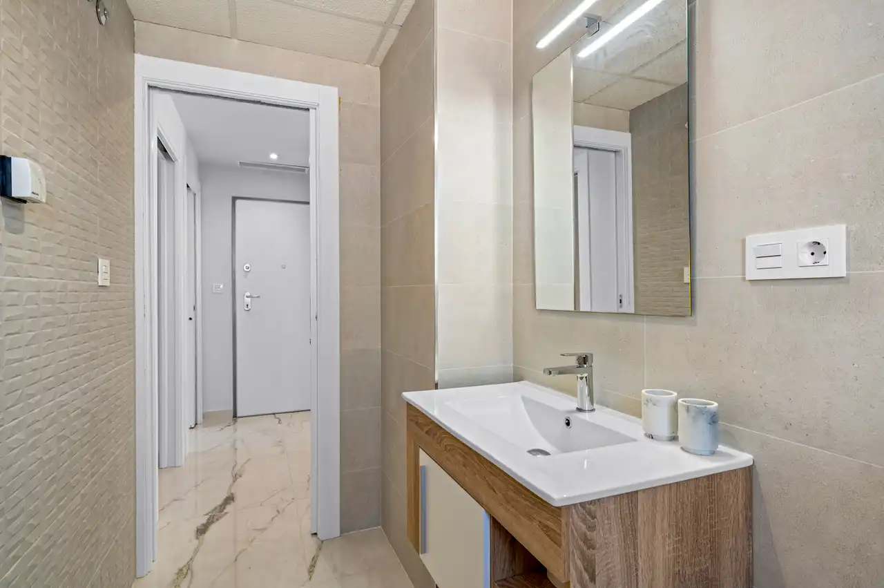 Badezimmer von Wohnungen zum Verkauf in Madrid mit Whirlpool und Sauna