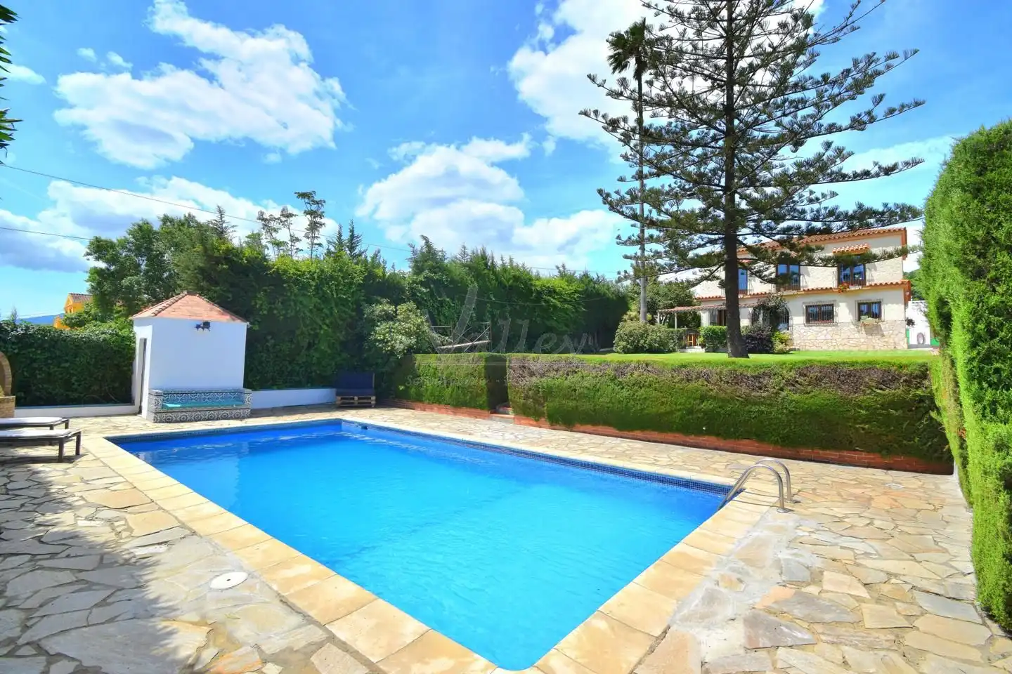 Piscina de Casa o xalet en venda en Los Barrios amb Jardí privat, Terrassa i Traster