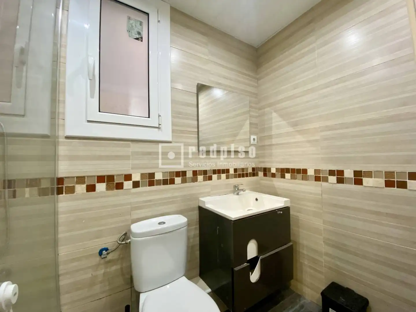 Bathroom of Flat for sale in Barcelona