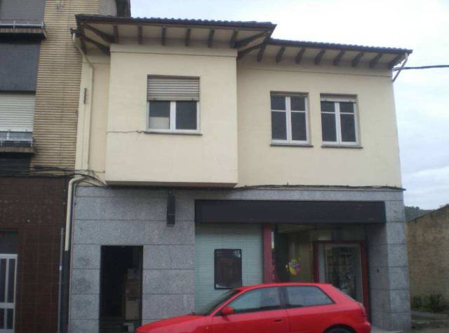 Local comercial en Alquiler en C/ Doctor Vicente Pérez Pérez en Carbayin - Lieres - Valdesoto