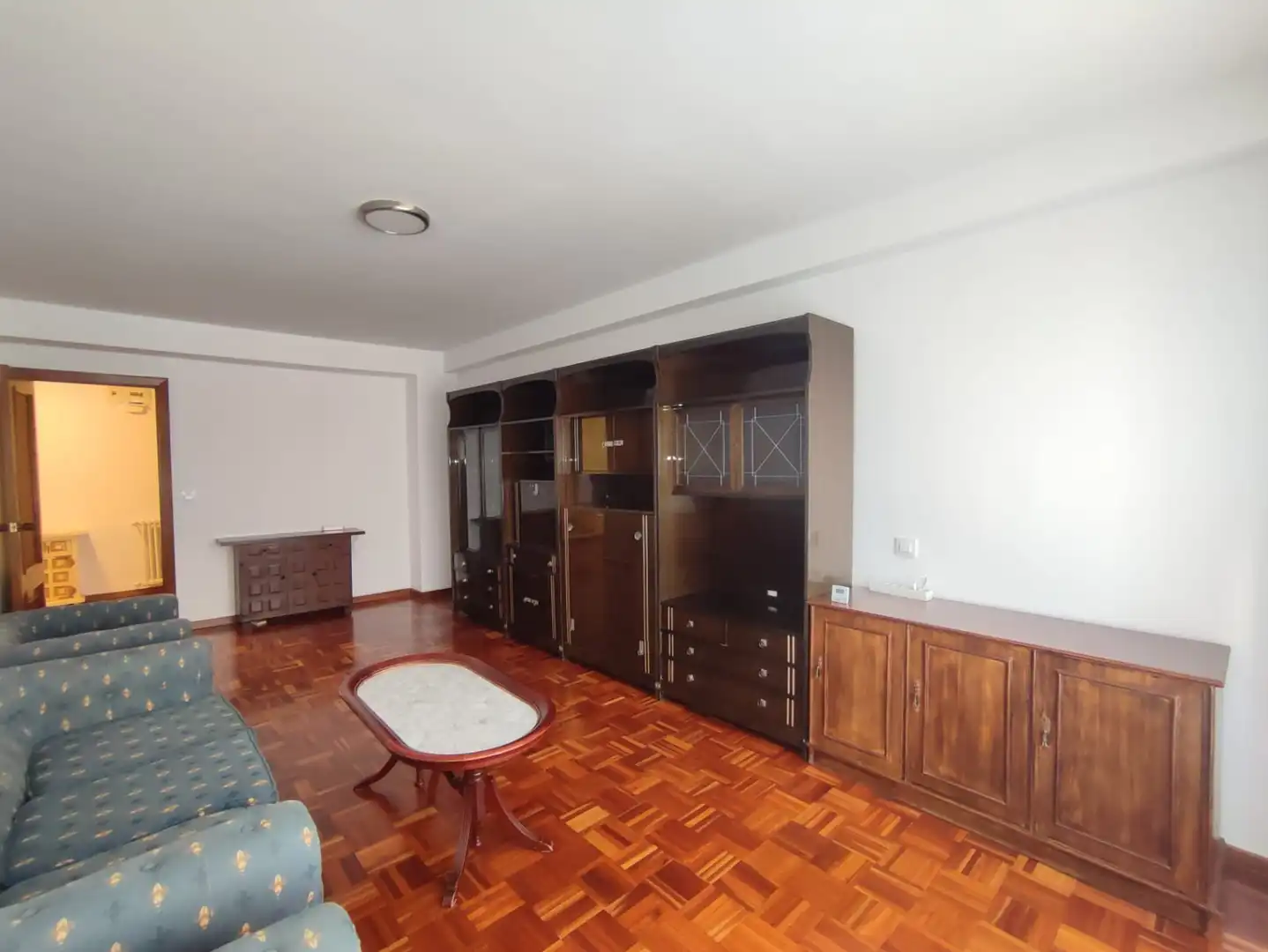 Living room of Flat for rent in Gijón   with Heating, Parquet flooring and Furnished