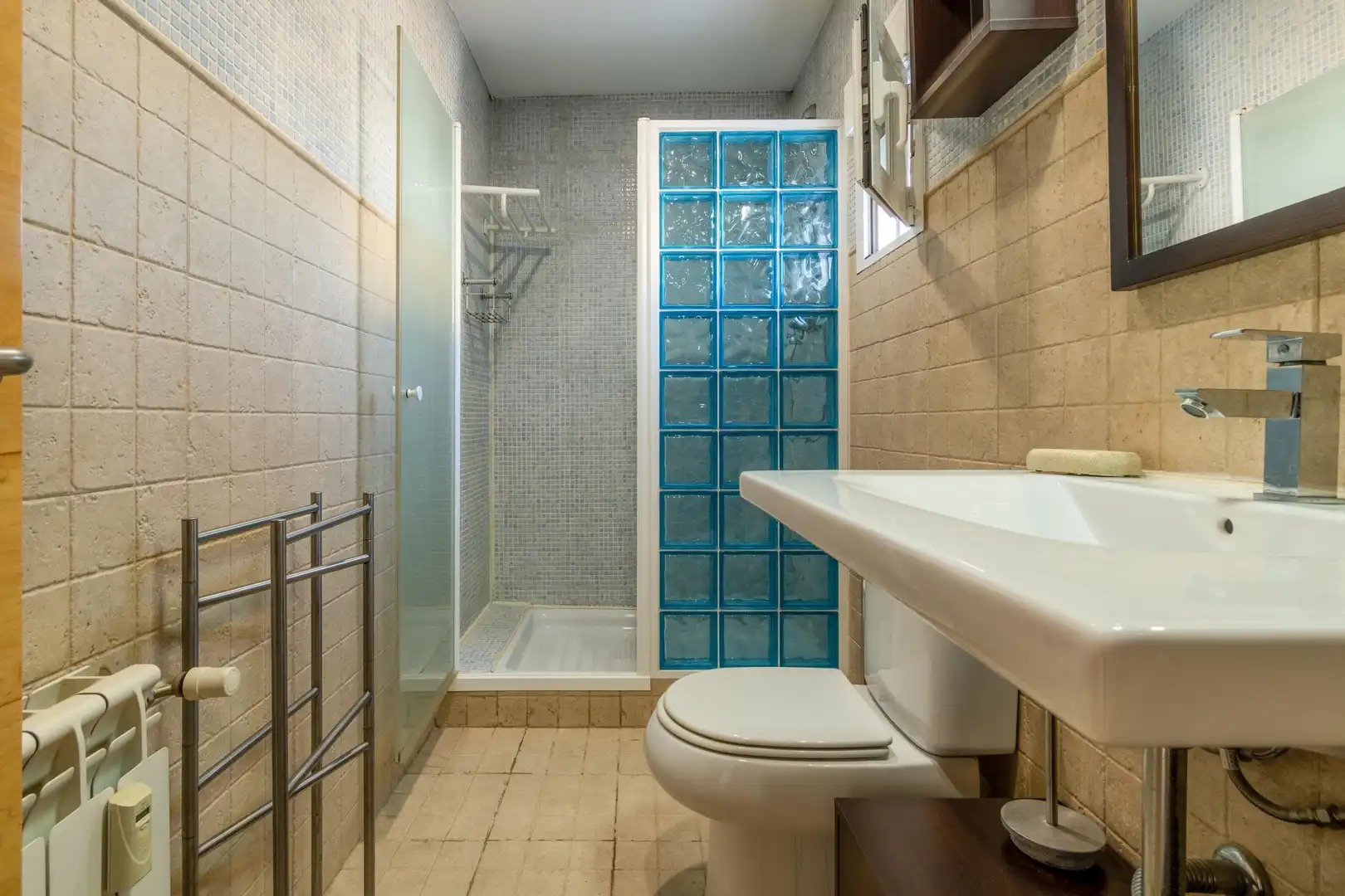 Baño de Apartamento en venta en Alcorcón con Aire acondicionado, Calefacción y Jardín privado