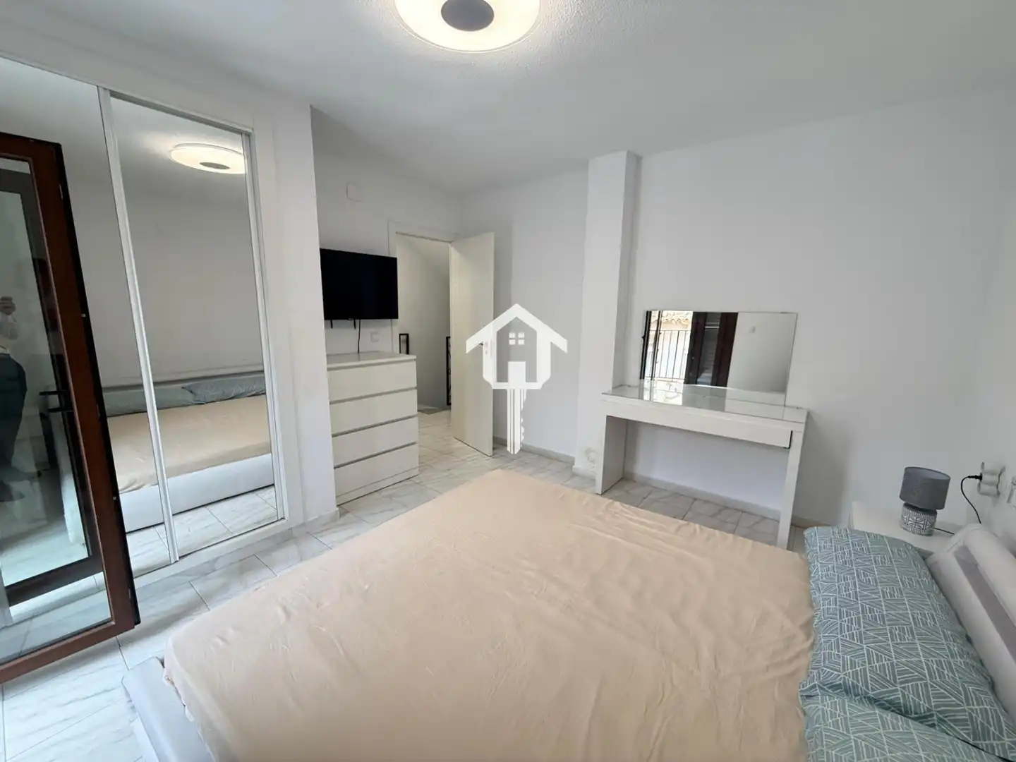 Habitación de Dúplex en venta en Torrevieja con Aire acondicionado, Terraza y Amueblado