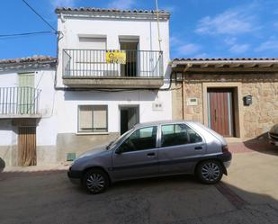 Vista exterior de Casa o xalet en venda en Valdeobispo amb Terrassa