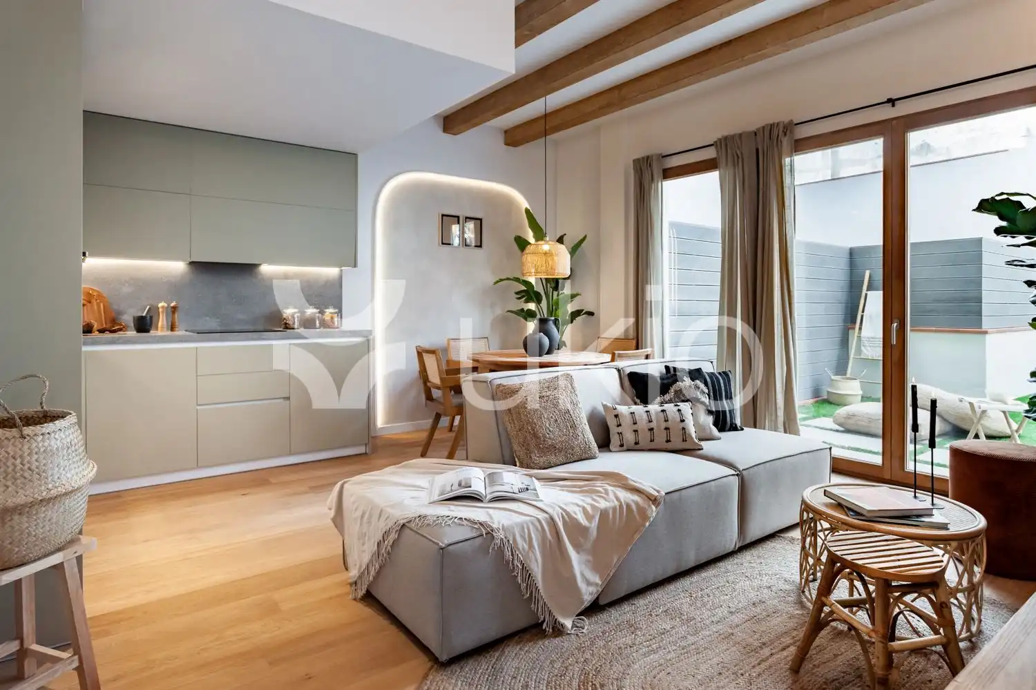 Apartamento con piscina en alquiler en Carrer de Josep Torres, imagen 2