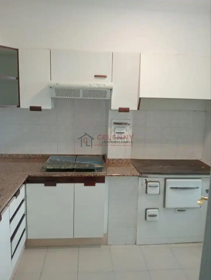 Küche von Einfamilien-Reihenhaus zur Miete in San Cibrao das Viñas mit Heizung und Balkon