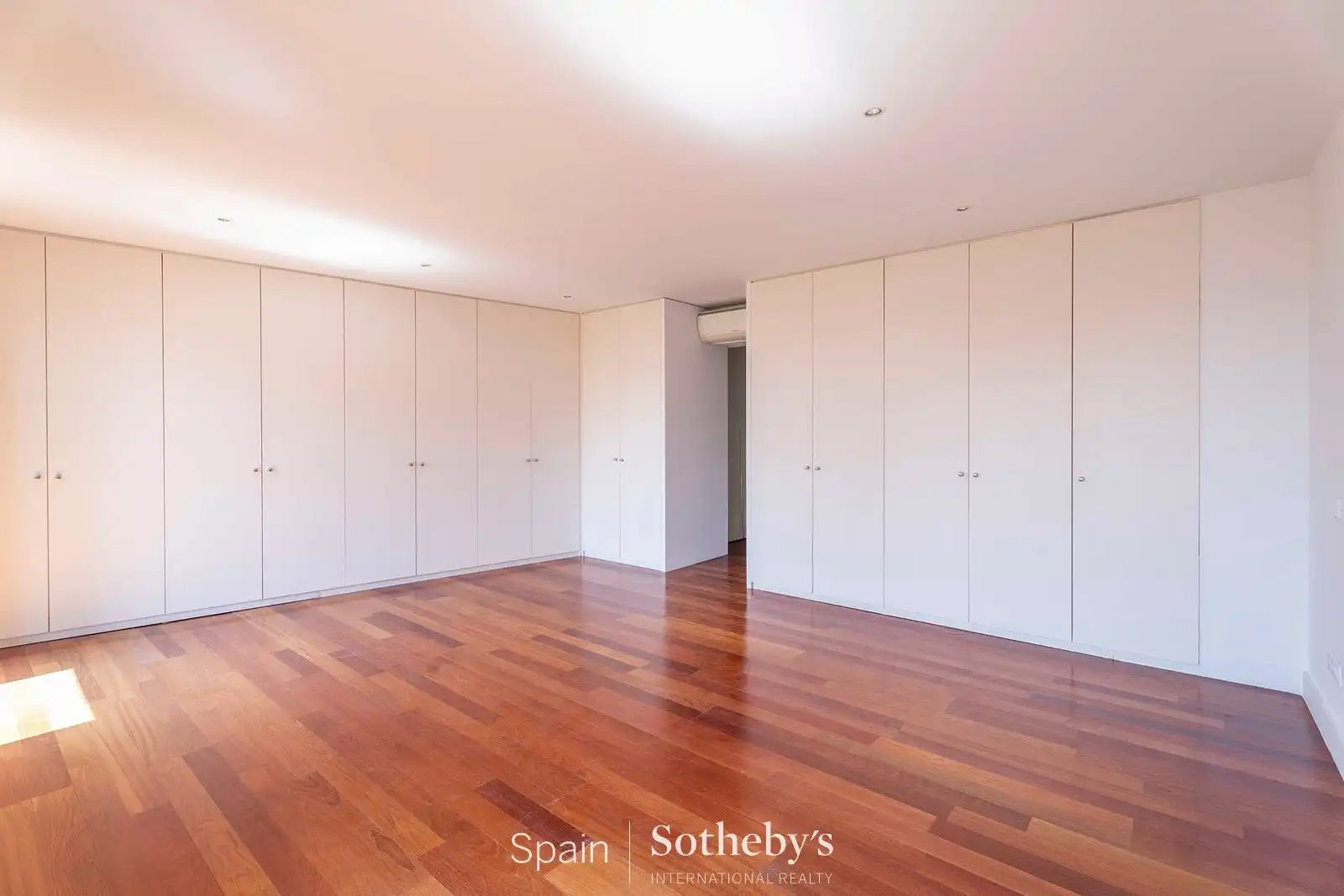 Apartament de lloguer a Plaza de Santa Bárbara, Justicia - Chueca