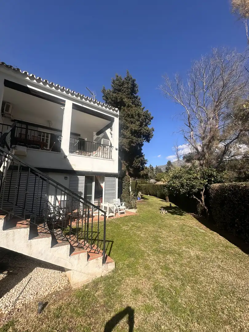 Adossat amb terrassa en venda a Nueva Andalucía