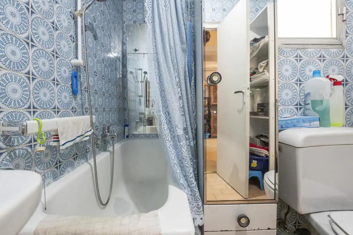 Badezimmer von Dachboden zum Verkauf in Madrid mit Klimaanlage, Heizung und Terrasse
