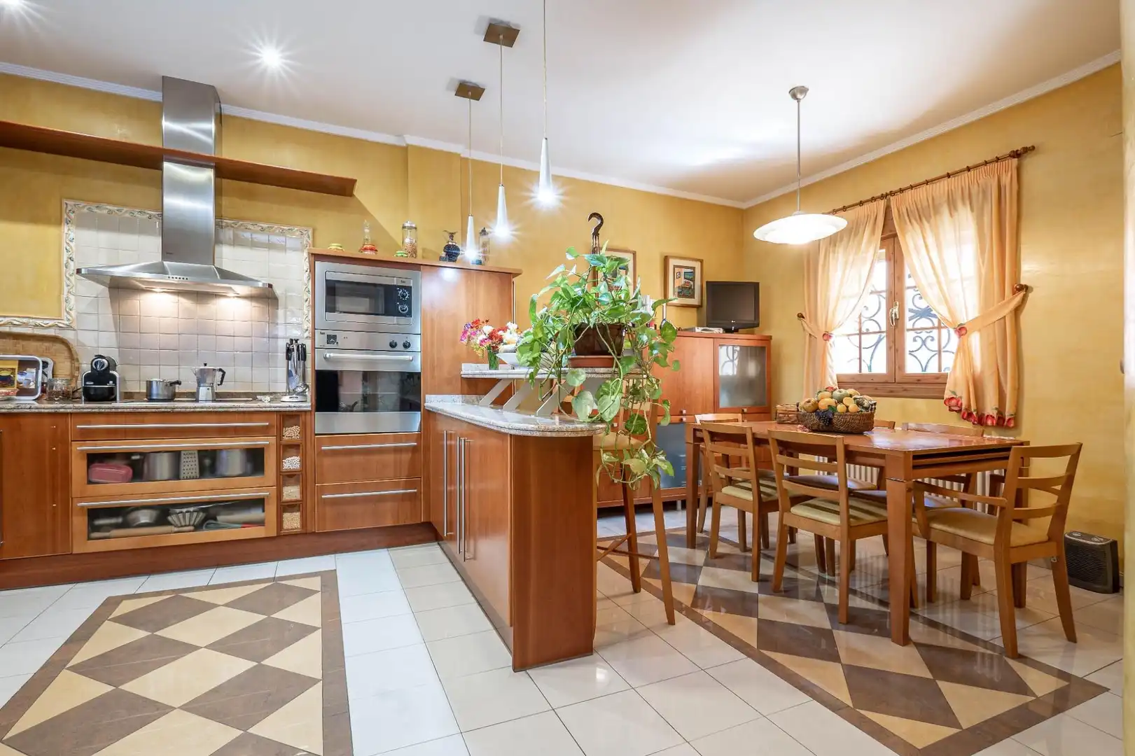 Cocina de Casa o chalet en venta en Granada con Aire acondicionado, Calefacción y Terraza