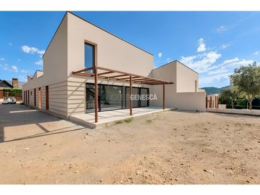 Casa con jardín en venta en Avenida Rocafort 41