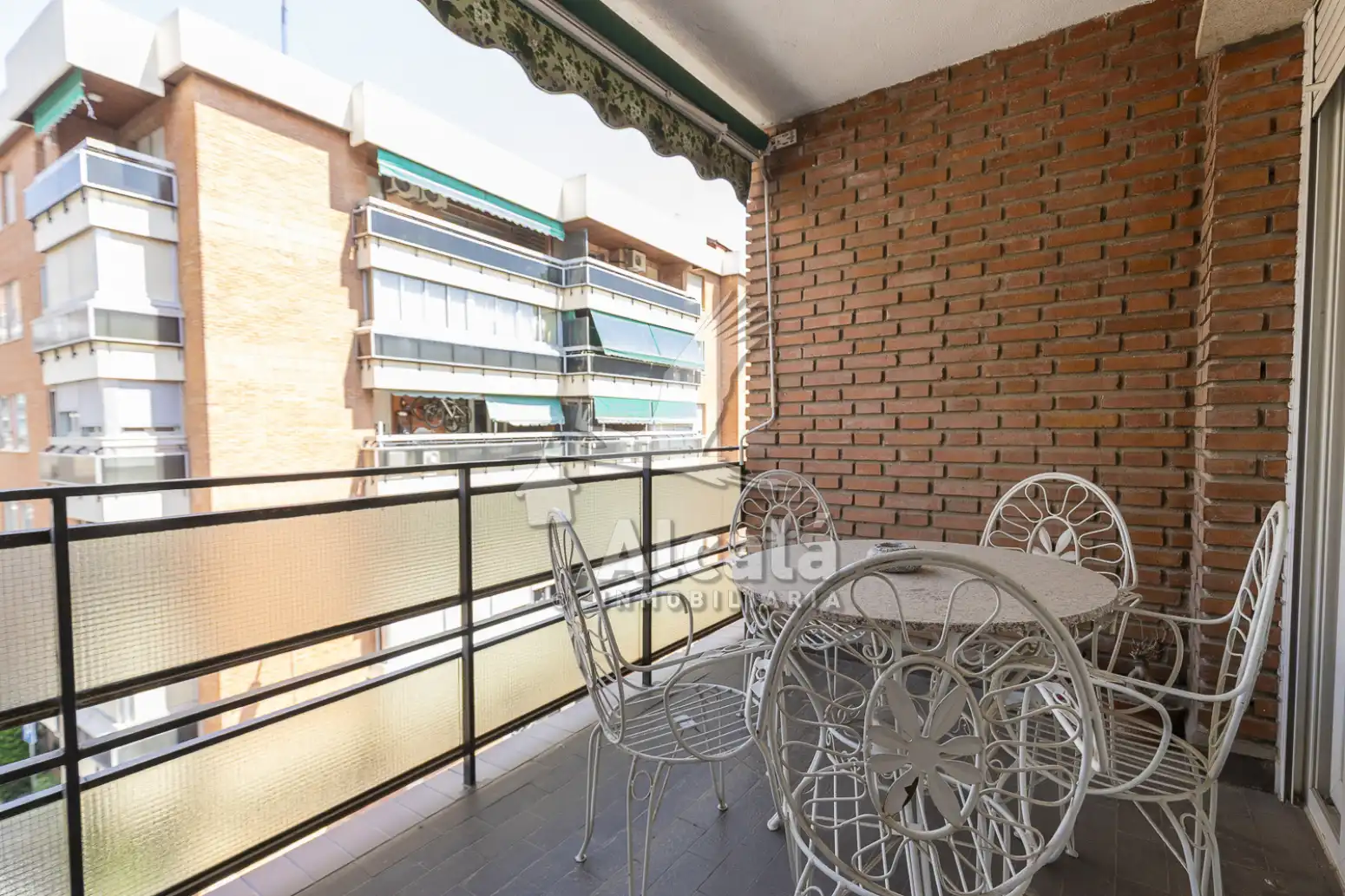 Vista exterior de Piso en venta en Alcalá de Henares con Calefacción, Jardín privado y Parquet