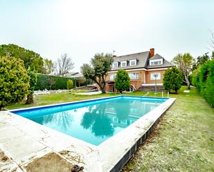 Piscina de Casa o xalet en venda en Nuevo Baztán amb Aire condicionat, Calefacció i Jardí privat