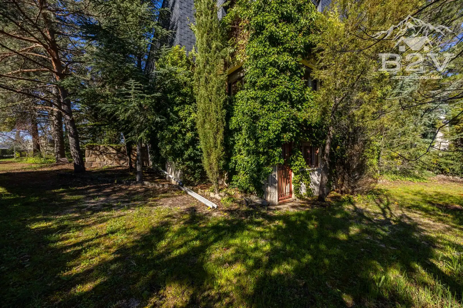 Jardí de Casa o xalet en venda en Miraflores de la Sierra amb Calefacció, Jardí privat i Traster