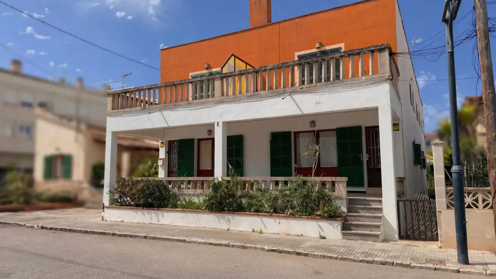 Vista exterior de Casa adosada en venda en Ses Salines amb Calefacció, Terrassa i Balcó
